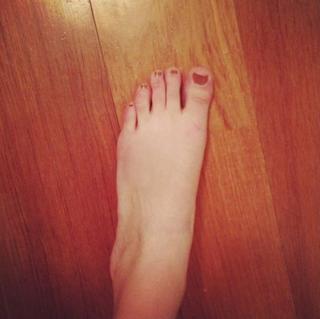 AnnaSophia Robb feet photo thumbnail