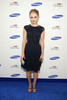 AnnaSophia Robb feet photo thumbnail