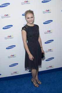 AnnaSophia Robb feet photo thumbnail
