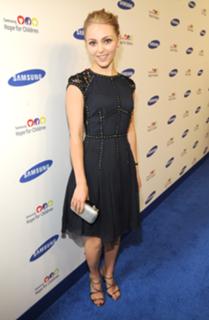 AnnaSophia Robb feet photo thumbnail