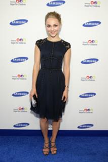 AnnaSophia Robb feet photo thumbnail