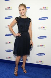 AnnaSophia Robb feet photo thumbnail