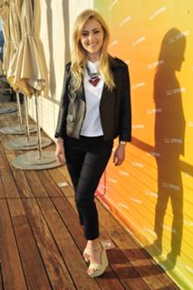 AnnaSophia Robb feet photo thumbnail