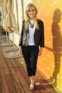 AnnaSophia Robb feet photo thumbnail