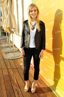 AnnaSophia Robb feet photo thumbnail