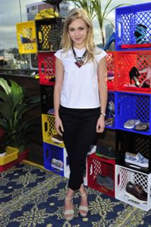 AnnaSophia Robb feet photo thumbnail