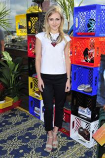 AnnaSophia Robb feet photo thumbnail
