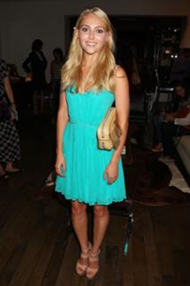 AnnaSophia Robb feet photo thumbnail