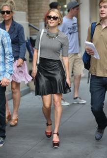 AnnaSophia Robb feet photo thumbnail