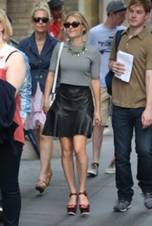 AnnaSophia Robb feet photo thumbnail