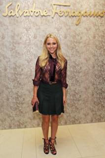 AnnaSophia Robb feet photo thumbnail