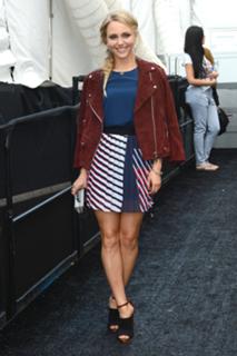 AnnaSophia Robb feet photo thumbnail