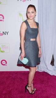 AnnaSophia Robb feet photo thumbnail