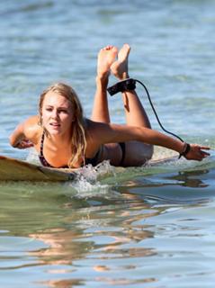 AnnaSophia Robb feet photo thumbnail