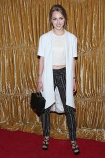 AnnaSophia Robb feet photo thumbnail