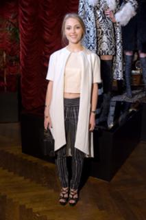 AnnaSophia Robb feet photo thumbnail
