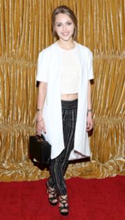 AnnaSophia Robb feet photo thumbnail