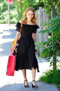 AnnaSophia Robb feet photo thumbnail