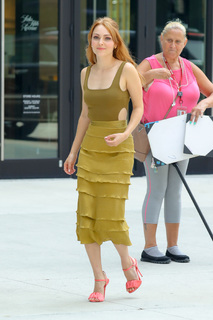 AnnaSophia Robb feet photo thumbnail