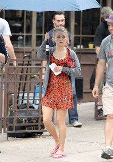 AnnaSophia Robb feet photo thumbnail