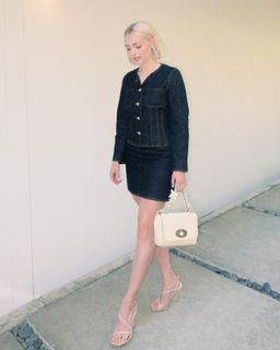 AnnaSophia Robb feet photo thumbnail