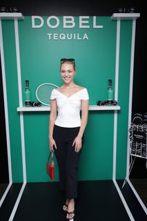 AnnaSophia Robb feet photo thumbnail