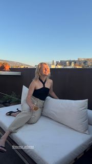 AnnaSophia Robb feet photo thumbnail