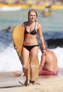 AnnaSophia Robb feet photo thumbnail