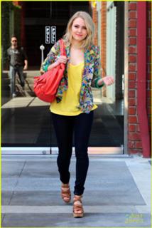 AnnaSophia Robb feet photo thumbnail