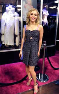 AnnaSophia Robb feet photo thumbnail