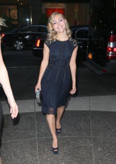 AnnaSophia Robb feet photo thumbnail