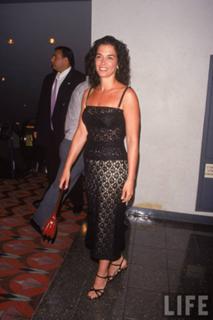 Annabella Sciorra feet photo thumbnail