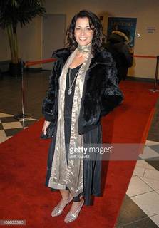 Annabella Sciorra feet photo thumbnail