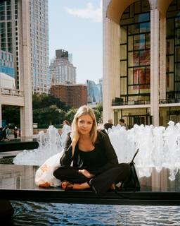 Annabelle Dexter-Jones feet photo 3