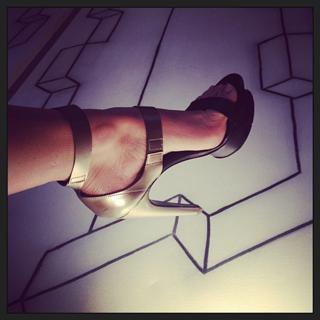 Annabelle Wallis feet photo thumbnail