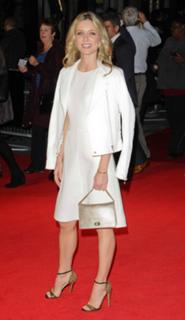 Annabelle Wallis feet photo thumbnail