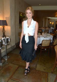 Annabelle Wallis feet photo thumbnail