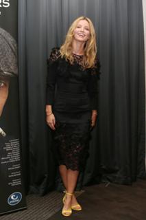 Annabelle Wallis feet photo thumbnail