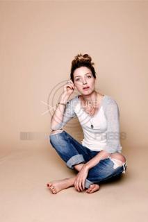 Annabelle Wallis feet photo thumbnail