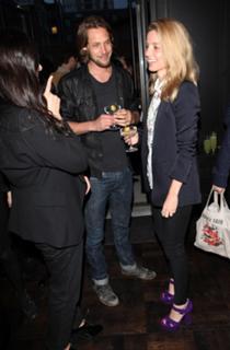 Annabelle Wallis feet photo thumbnail