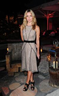 Annabelle Wallis feet photo thumbnail