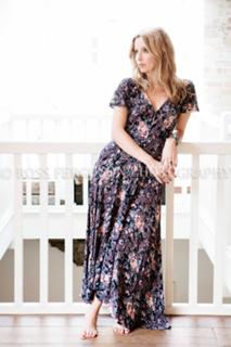 Annabelle Wallis feet photo thumbnail
