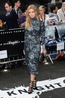 Annabelle Wallis feet photo thumbnail