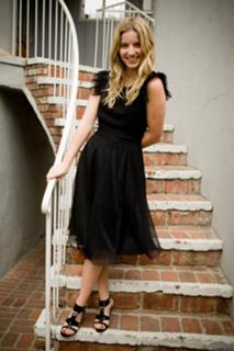 Annabelle Wallis feet photo thumbnail