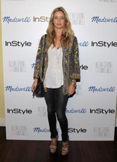 Annabelle Wallis feet photo thumbnail