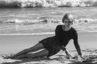 Annabelle Wallis feet photo thumbnail