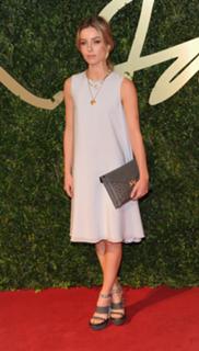 Annabelle Wallis feet photo thumbnail