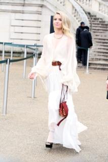 Annabelle Wallis feet photo thumbnail