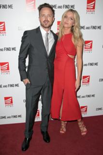 Annabelle Wallis feet photo thumbnail