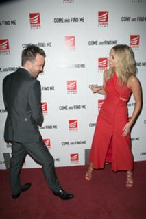 Annabelle Wallis feet photo thumbnail